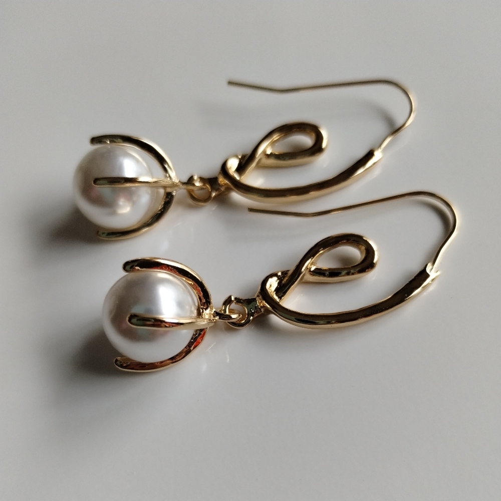 Retro Pearl Ear Hook